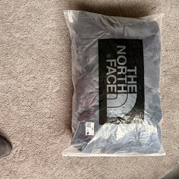 The North Face Black Quilted Down Puffer Jacket - Picture 5 of 6